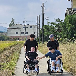 데이드림- 물리재활, 산책, 마사지 등 다양한 신체활동을 하였습니다.