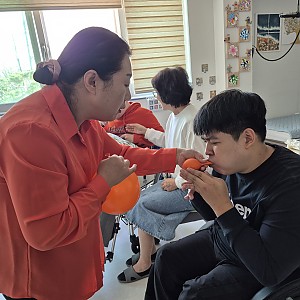 풍선 머리띠 쓰고, 코파카바나 불렸네~